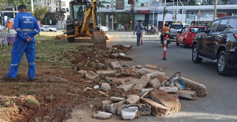 Seinfra executa obra para ajustar canteiro central de avenida no Setor Marista