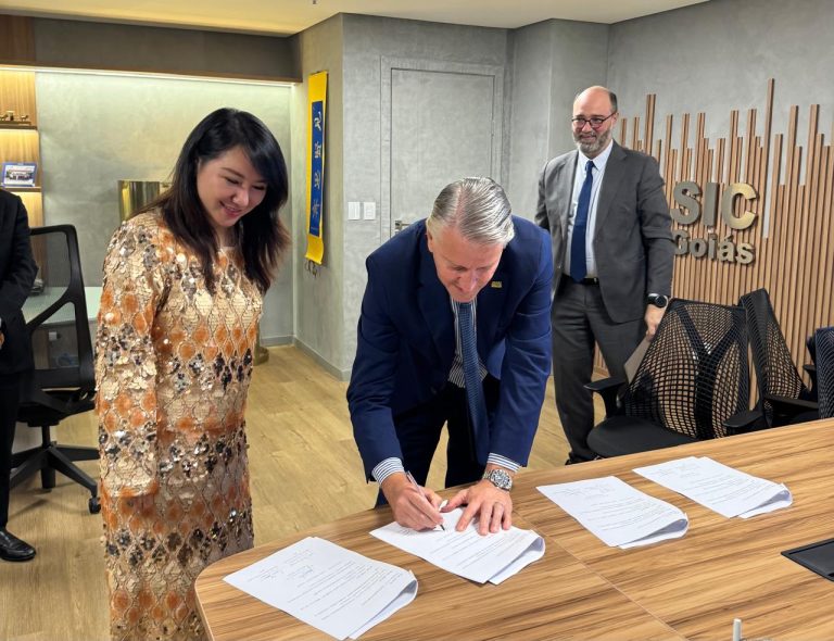 Governo de Goiás assina memorando com a China para criação de laboratório de gemas