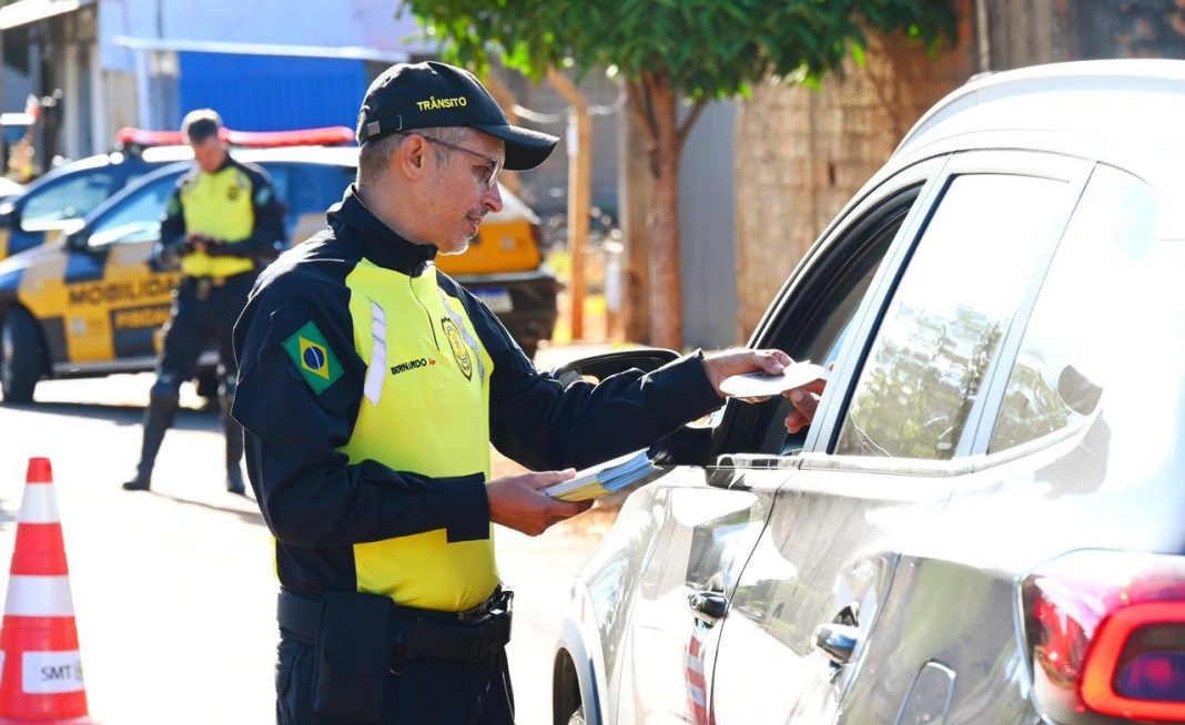 Prefeitura de Goiânia promove conscientização no trânsito sobre uso de vagas especiais