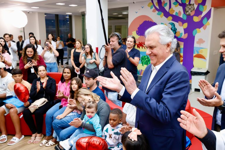 Caiado recepciona os 12 primeiros pacientes pediátricos do Cora