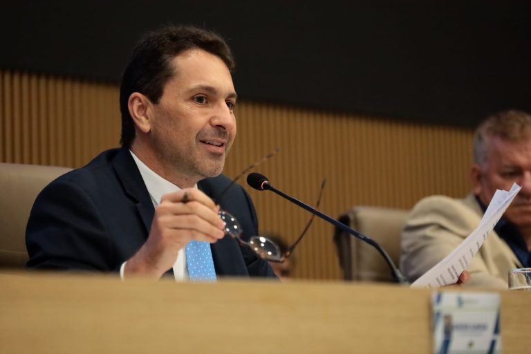 Na Câmara, Vilela apresenta investimentos e economia durante o 1° quadrimestre da gestão