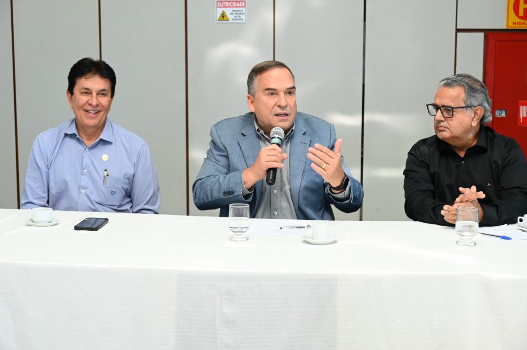 Mabel reduz 80% da taxa para bares e restaurantes usarem calçadas com mesas e cadeiras