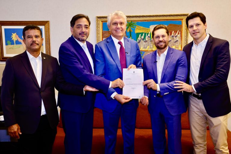 Caiado sanciona lei que prevê promoção de 3.307 militares da Polícia Militar e Corpo de Bombeiros