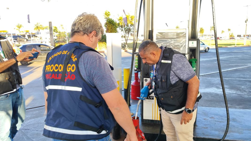 Procon Goiás autua 15 postos após constatação de abusividade de preços dos combustíveis