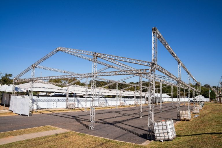 Goiás Social e OVG montam estrutura do CAR Trindade