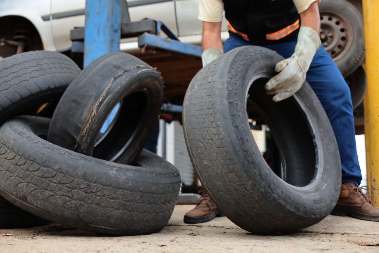 Prefeitura de Aparecida realiza ação especial de coleta de pneus no combate à dengue