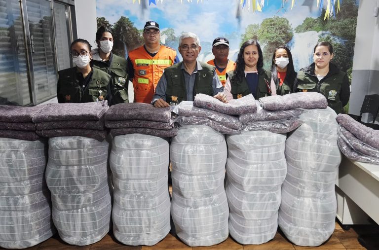 Prefeitura de Goiânia distribui 600 cobertores para proteger pessoas vulneráveis do frio