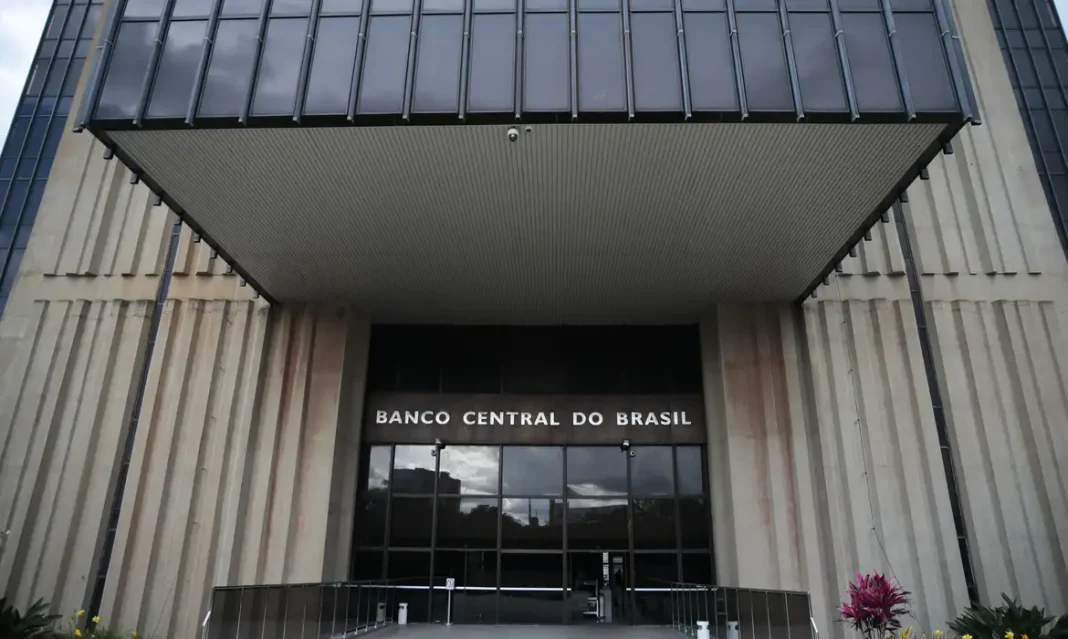 Copom leva Selic para 15% ao ano na sétima alta seguida