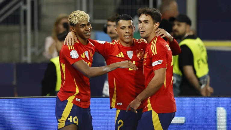Em duelo de nove gols, Espanha bate França e vai à final da Nations League