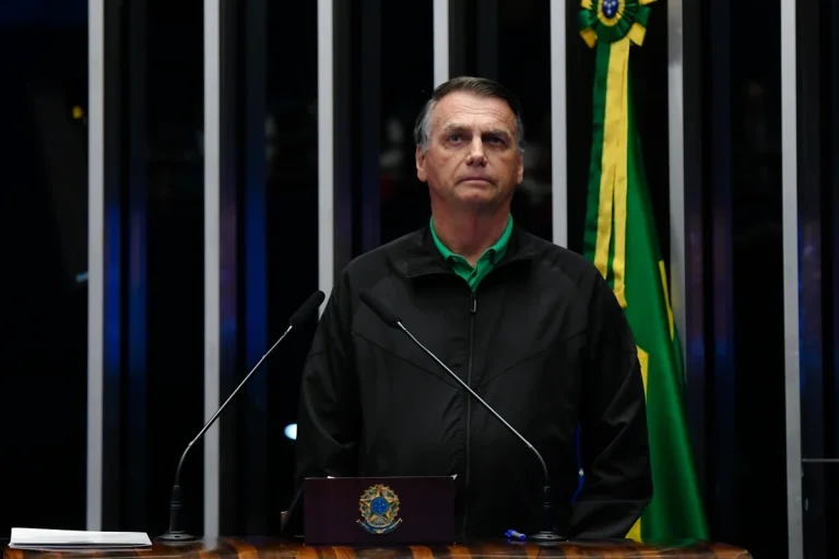 Bolsonaro é alvo de nova operação da PF e usará tornozeleira eletrônica por ordem do STF
