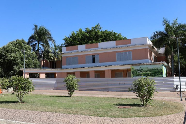 Governo de Goiás inicia restauração de edifício que abrigou o Fórum e a PGE, na Praça Cívica