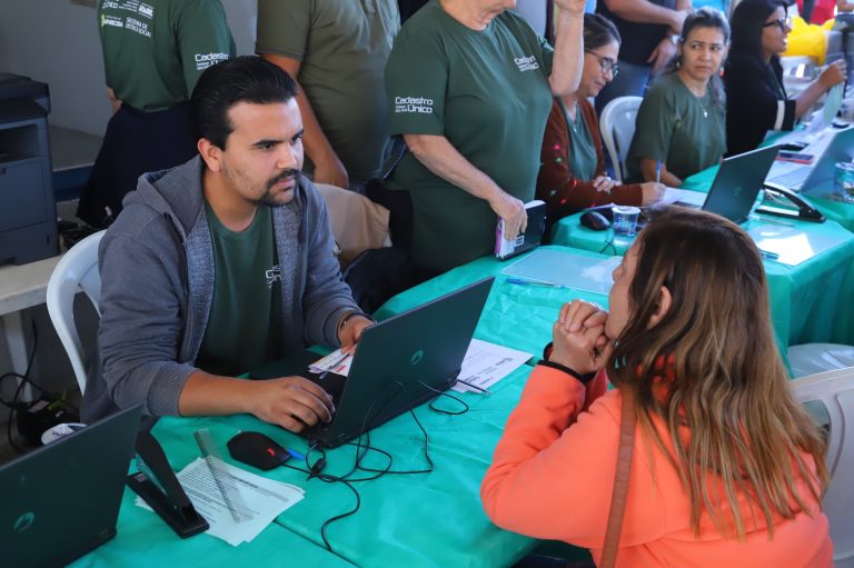 Em Assistência Social Itinerante, Vilela determina melhorias em atendimento nos CRASs