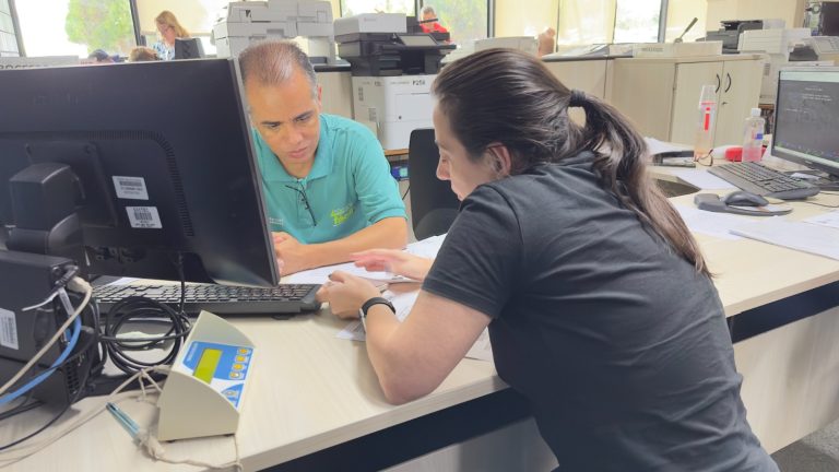 Dos 89.515 cidadãos que têm direito, somente 6.525 realizaram o credenciamento. Isenção ainda pode ser solicitada por meio de abertura de processo em qualquer unidade Atende Fácil do município