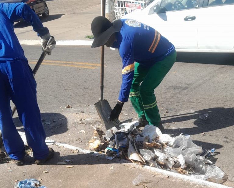 Prefeitura de Goiânia reforça limpeza de bocas de lobo para prevenir alagamentos na capital