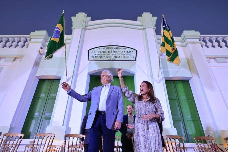 Na cidade de Goiás, Caiado entrega restauração do Palácio da Instrução