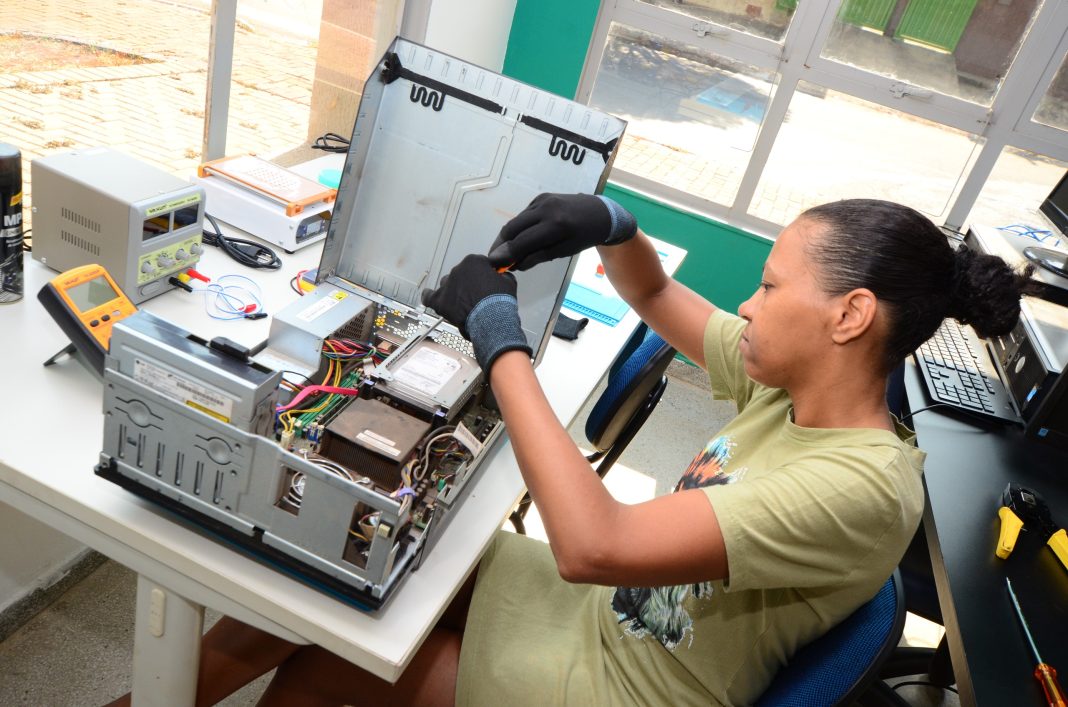 Governo de Goiás abre 372 vagas em cursos gratuitos de tecnologia em Goiânia e Senador Canedo