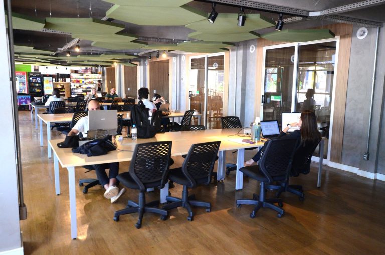 Governo de Goiás oferece R$ 20 mil para empresas investirem em tecnologia