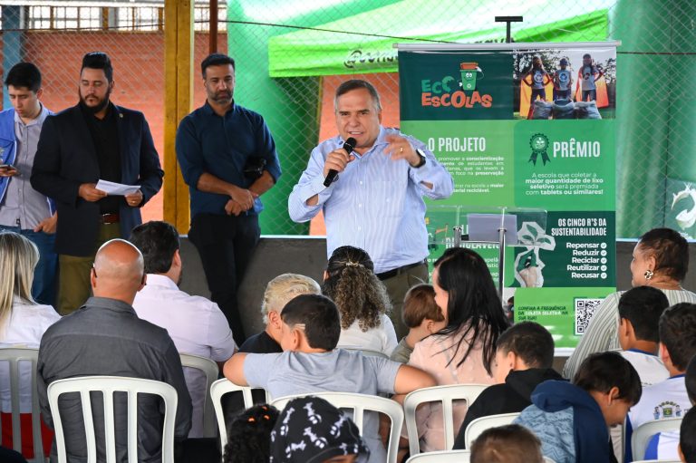 Prefeito Sandro Mabel lança Projeto Eco Escolas e incentiva reciclagem nas unidades de ensino