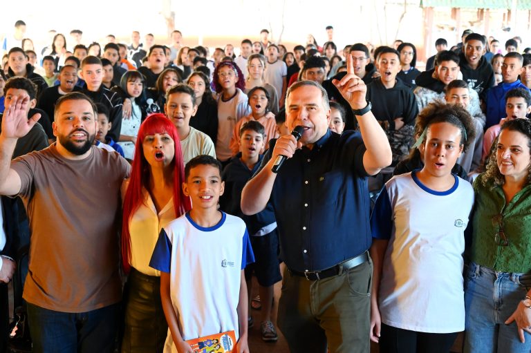 Mabel participa de abertura do 2º semestre letivo e anuncia Operação Zera Fila na educação