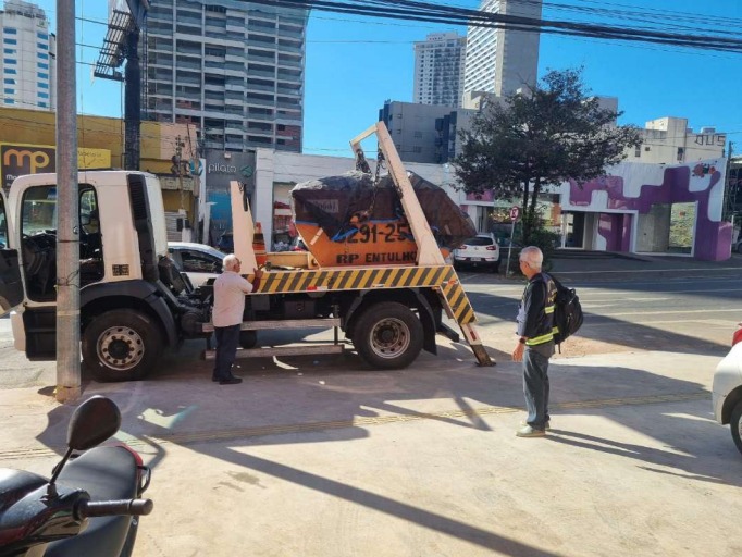 Prefeitura de Goiânia orienta sobre o uso correto das caçambas de entulho