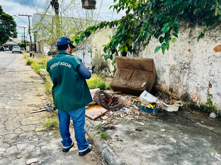Limpeza e manutenção de calçadas são dever do morador, alerta Comurg