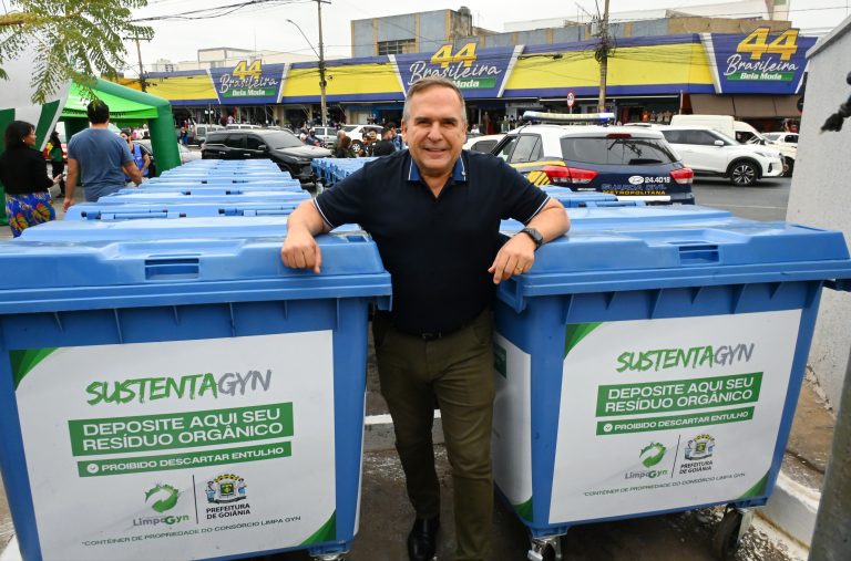 Prefeito Mabel entrega 39 novos contêineres para reforçar limpeza em áreas de grande movimento na cidade