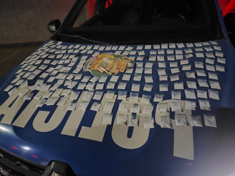 Policiais militares do 39º Batalhão da Polícia Militar (BPM) desarticularam na madrugada desta terça-feira (12) um esquema de tráfico de drogas operado na modalidade delivery, em Aparecida de Goiânia.