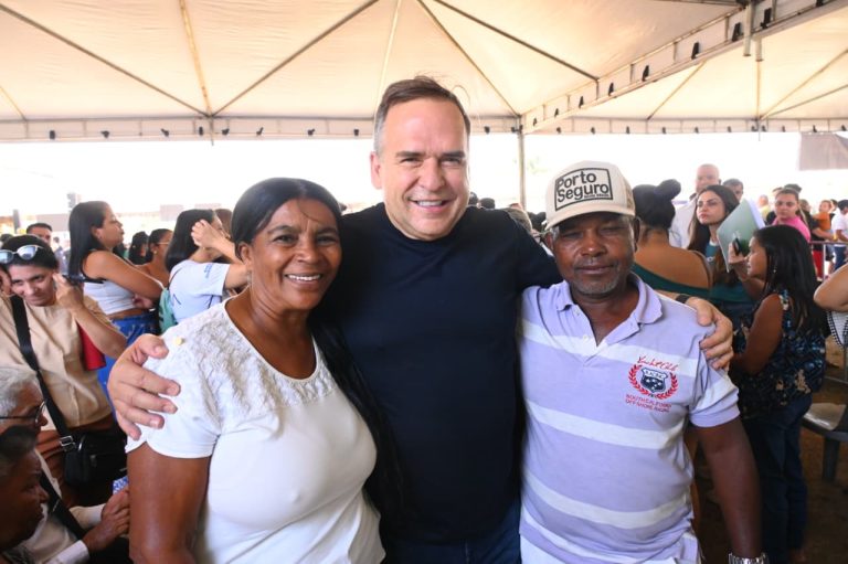 Prefeito Sandro Mabel realiza entrega de 100 escrituras no Residencial Albino Boaventura e região