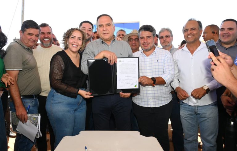 Sandro Mabel assina ordem de serviço para início das obras de recapeamento de ruas da Região Noroeste de Goiânia
