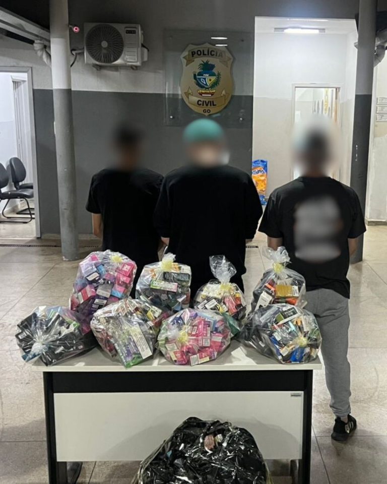 Trio é preso vendendo produtos proibidos em Goiânia
