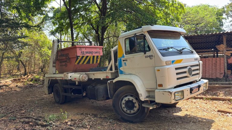 Guarda Civil de Aparecida apreende caminhão por descarte irregular de resíduos no Buriti Sereno 