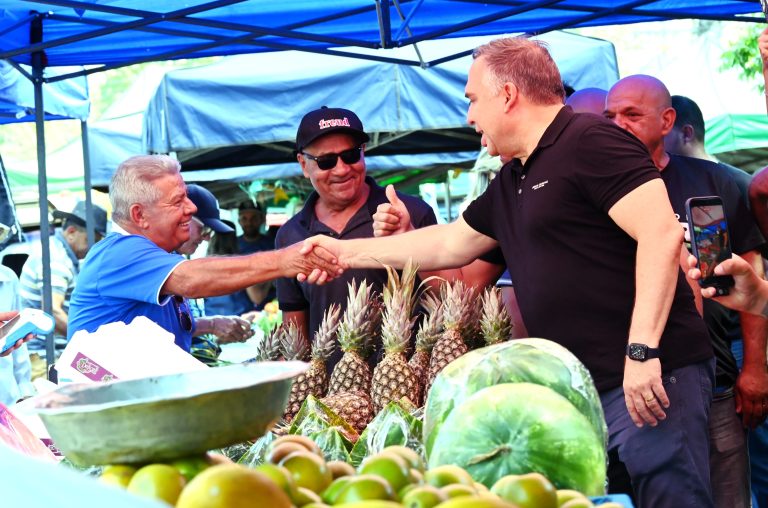 Prefeito Sandro Mabel entrega banheiros climatizados em feiras do Parque Atheneu e Vila Pedroso