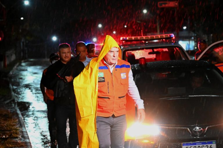 Temporal com granizo provoca estragos em Goiânia; prefeito aciona gabinete de crise