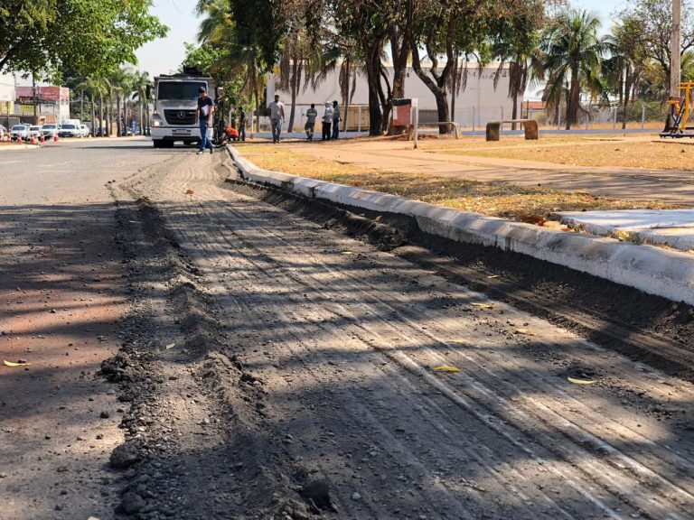 Com meta de 800 km, programa Asfalta Goiânia moderniza ruas em todas as regiões da capital