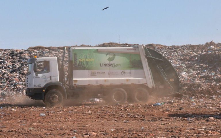Vereadores encontram irregularidades no aterro de Goiânia durante primeira vistoria da CEI do Limpa Gyn 