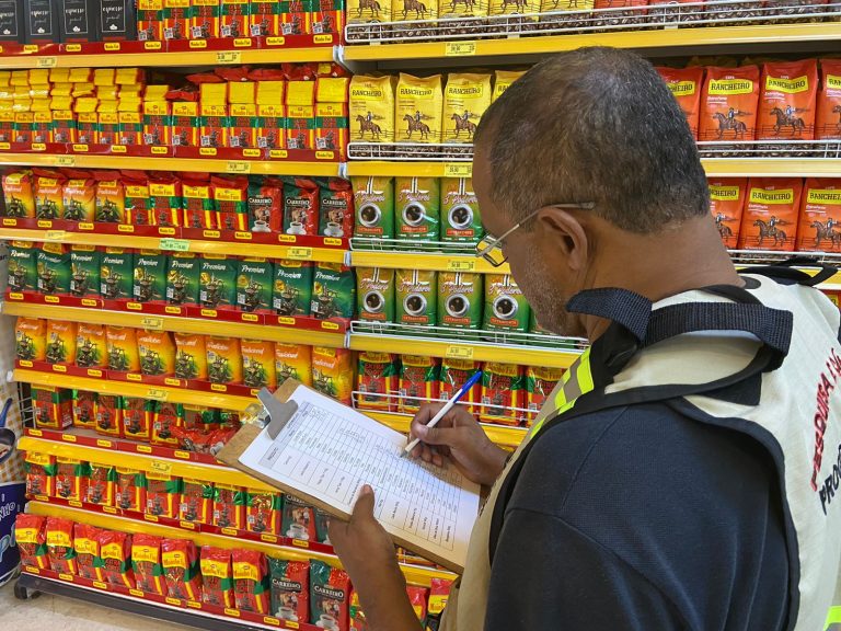 Procon Goiânia encontra variação de até 242% nos preços da cesta básica