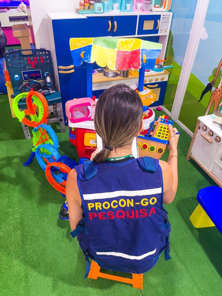 Procon Goiás encontra variação de até 266% em preços de brinquedos para o Dia das Crianças 