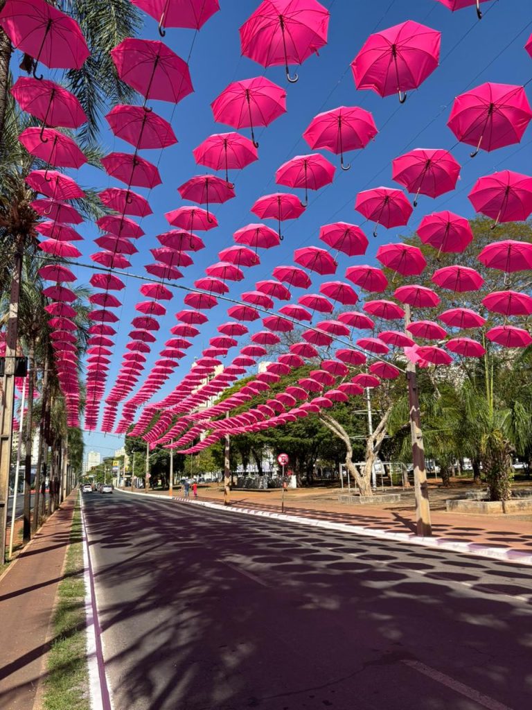 Praça Tamandaré recebe campanha Outubro Rosa com túnel de guarda-chuvas e ações de saúde neste domingo (5)