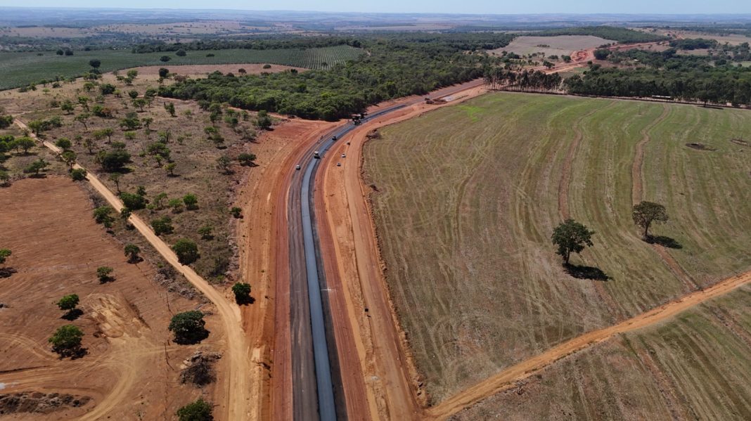Goinfra avança em obras da GO-219 e deve liberar parte do trecho entre Hidrolândia e Bela Vista até o fim do ano
