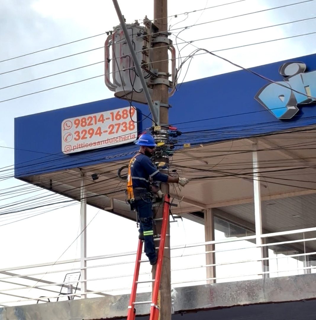 Operação Cidade Segura retira fios soltos e inutilizados da Avenida Bernardo Sayão, em Goiânia