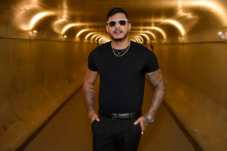 Cantor Hungria recebe alta após internação com suspeita de intoxicação por metanol em Brasília