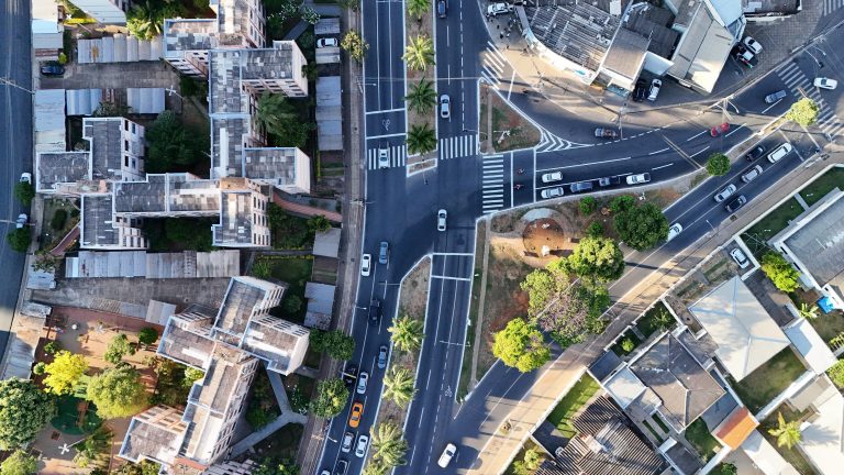 Prefeito de Goiânia, Mabel entrega corredor da Avenida 85 com Onda Verde e redução de até 35% no tempo de deslocamento 