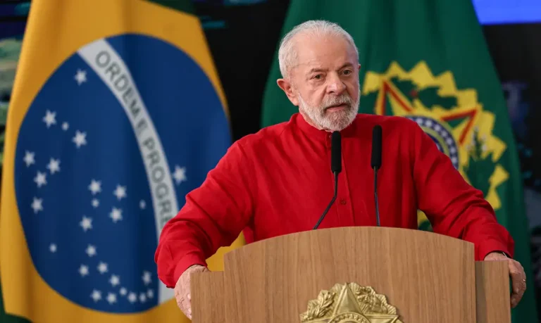 Lula sanciona lei que reduz prazo de inelegibilidade da Ficha Limpa, com vetos 