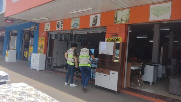 Procon Goiânia fiscaliza lojas antes da Black Friday e encontra produtos sem preço visível 