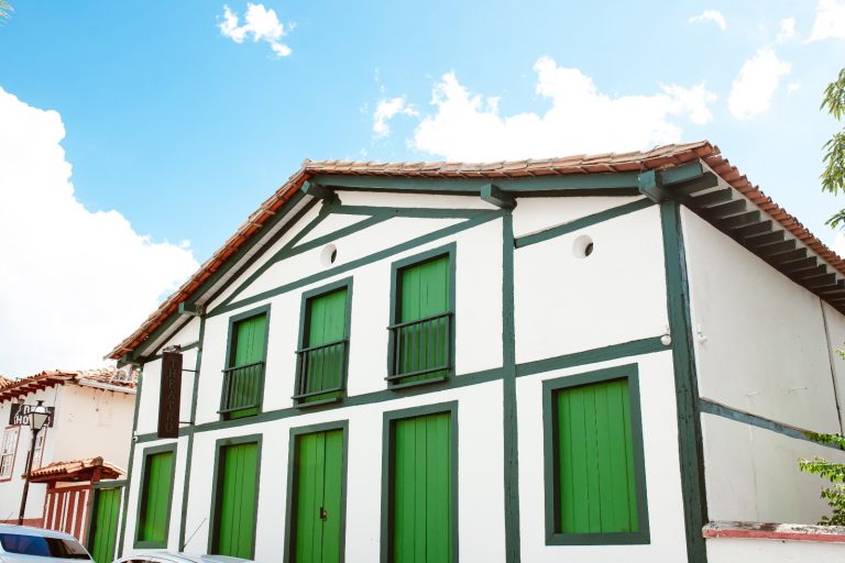 Governo de Goiás e Sesc firmam parceria para gestão do Teatro de Pirenópolis 