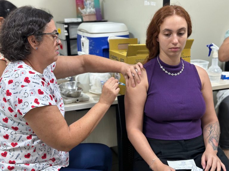 Goiânia aplica mais de 50 mil doses e libera vacinação contra gripe para grupos prioritários