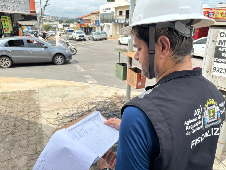 Prefeitura de Goiânia retira mais de 15 toneladas de fios inservíveis das ruas; operação segue na Região Noroeste 