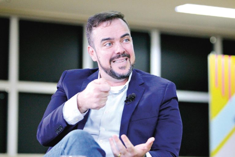 Gustavo Mendanha fala à Rádio Bandeirantes sobre PSD, projeto ao Senado e alianças políticas em Goiás 