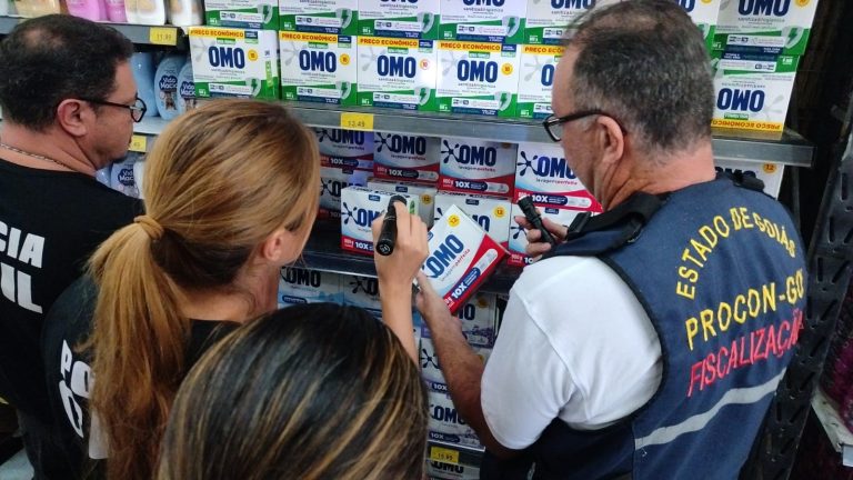 Quase 30 toneladas de sabão em pó são apreendidas em operação contra produtos adulterados em Goiás 