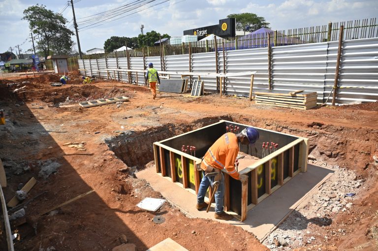 Governo de Goiás investe mais de R$ 30 milhões em passarelas para pedestres na Grande Goiânia 
